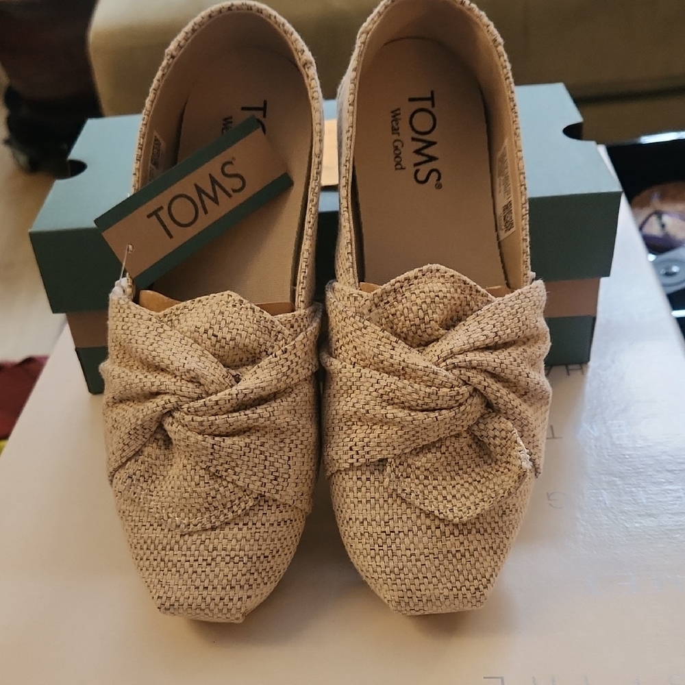 TOMS Women's Tan Knotted Flats